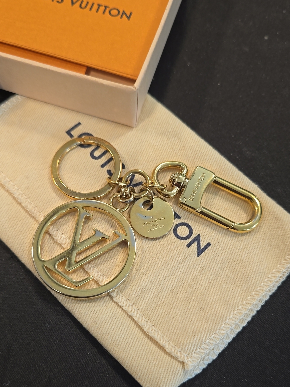 Louis Vuitton Gold-tone LV Circle Key Charm - Picture 5 of 8